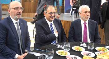 Bakan Özhaseki: "Deprem Bölgesinde 300 Binden Fazla Konut İnşaatı Devam Ediyor"
