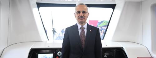 Bakan Uraloğlu duyurdu: Raylı sistemlerde dünya nüfusunun 5'te 2'si kadar yolcu taşındı