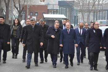 Bakan Varank: “Yerli Otomobil Tüm Dünyada İlgi Gördü”
