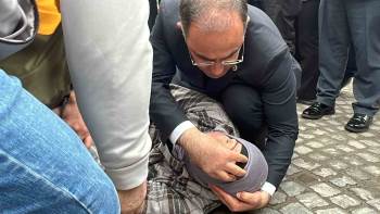 Bakan Yumaklı İle Görüşürken Bayılan Kadına İlk Müdahaleyi Milletvekili Arslan Yaptı
