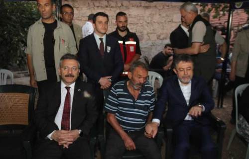 Bakan Yumaklı ve Vali Aksoy'dan Eskişehir şehidinin ailesine ziyaret