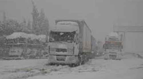 Balıkesir-Bursa yolu trafiğe kapandı