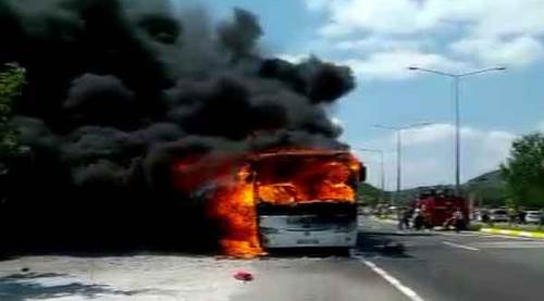 Balıkesir'de yolcu otobüsü alev aldı! 5 ölü