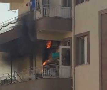 Balkonda bir anda alev alev yandı!