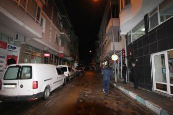 Balkonlardan Sağlık Çalışanlarına Alkışlı Destek
