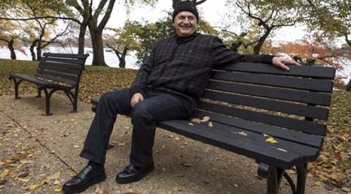 Bankta oturdu espri yaptı: Tam emeklilik pozu