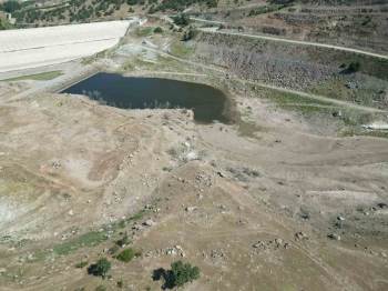 Baraj Göleti Kuraklık Nedeniyle Kuruma Noktasına Geldi
