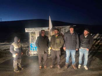 Barış İçin İngiltere’Den Mekke’Ye Yürüyor
