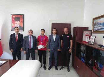 Başarılı Sporcu Kaymakam Öztürk’Ü Ziyaret Etti
