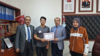 Başarılı Sporcu Ödüllendirildi

