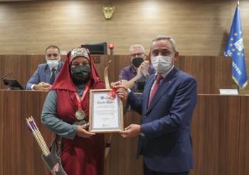 Başarılı Sporcu Ödüllendirildi
