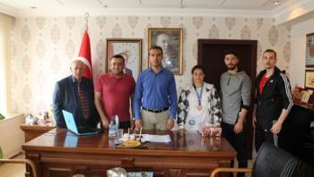 Başarılı Sporcu Ödüllendirildi
