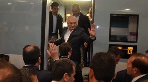 BAŞBAKAN HIZLI TRENLE AYRILDI