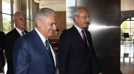 Başbakan Yıldırım CHP Genel Merkezi'ne gitti