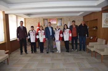 Başkan Akçadurak, Başarılı Sporcuları Ödüllendirdi
