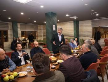 Başkan Akçadurak, Belediye Meclis Üyelerine Plaket Verdi
