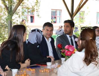 Başkan Akel Kız Öğrencilerle Bir Araya Geldi
