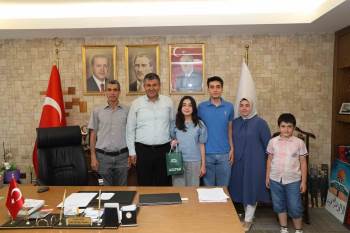 Başkan Akel Lgs’De Başarılı Olan Öğrencileri Ödüllendirdi
