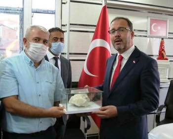 Başkan Ali Var: “Bakanımıza Hazırladığımız Projeleri Sunduk”
