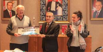 Başkan Alim Işık: "Sanat Ve Sanatçının Yanındayız"
