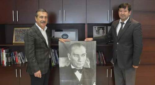 Başkan Ataç’a anlamlı hediye