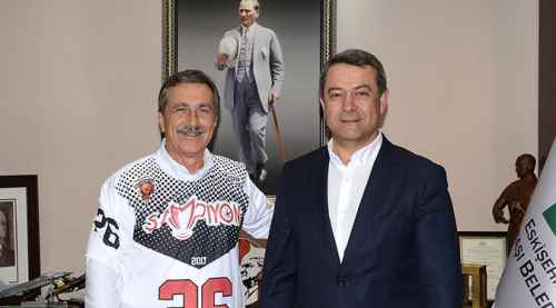 Başkan Ataç’a Eskişehir Basket forması
