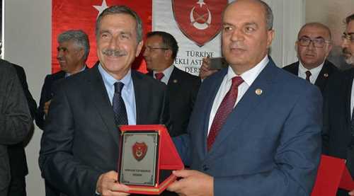 Başkan Ataç'a teşekkür plaketi
