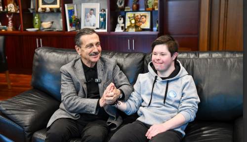 Başkan Ataç’tan şampiyon yüzücüye tebrik ziyareti