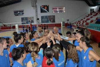 Başkan Bakkalcıoğlu “Bizim Kızlar”A Başarılar Diledi
