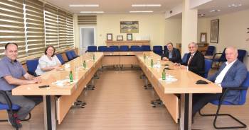 Başkan Bakkalcıoğlu, İlçedeki Önemli Sanayi Kuruluşlarını Ziyaret Etti
