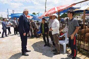 Başkan Bakkalcıoğlu, Kurban Bayramı Öncesinde Hayvan Pazarını Ziyaret Etti
