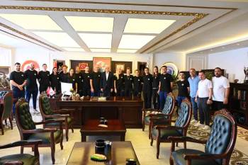 Başkan Bakkalcıoğlu’Na "Bizim Kızlardan" Ziyaret
