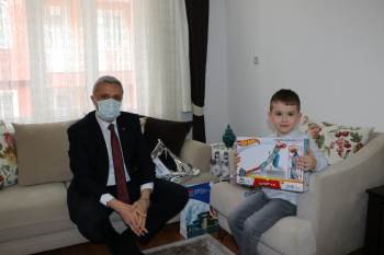 Başkan Biçer’Den Anaokulu Öğrencisine Sürpriz Ziyaret
