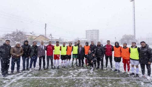 Başkan Büyükkılıç’tan Görme Engelliler B1 Futbol Milli Takımı'a moral ziyareti