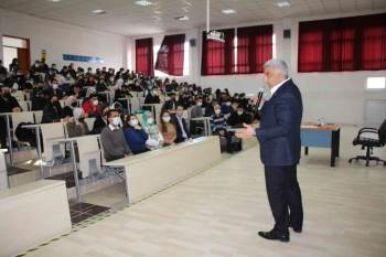 Başkan Çalışkan, Üniversite Öğrencileriyle Bir Araya Geldi
