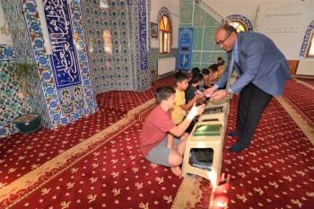 Başkan Çöl, Kur’An Kurslarında Eğitim Gören Çocukları Unutmadı
