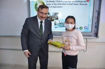 Başkan Doğan, Başarılı Öğrenciyi Ödüllendirdi
