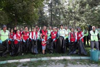 Başkan Işık, Etkinliğe Katılarak Çevre Temizliğine Dikkat Çekti
