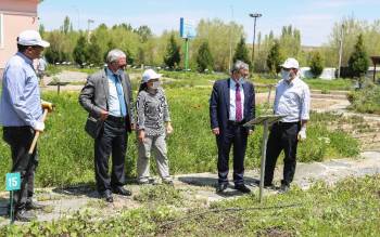 Başkan Işık, Hekim Sinan Tıbbi Bitkiler Araştırma Merkezi’Ni  Ziyaret Etti
