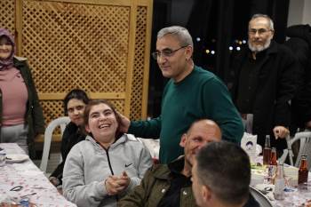 Başkan Işık, Kentte Yaşayan Engelli Vatandaşlar Ve Aileleriyle Yemekte Bir Araya Geldi
