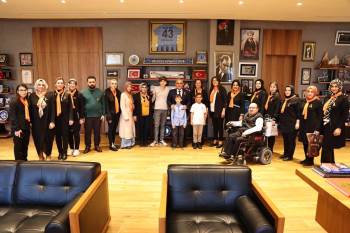 Başkan Işık, Özel Misafirlerini Makamında Ağırladı
