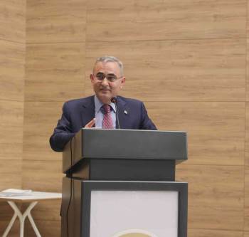 Başkan Işık, Vazo Kule İle İlgili Eleştirilere Cevap Verdi
