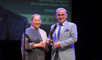 Başkan Işık’A İki Ödül Birden
