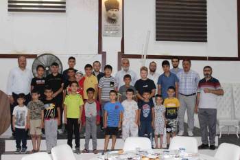 Başkan Kepez Kur’An Kursu Öğrencileri İçin Kahvaltı Verdi
