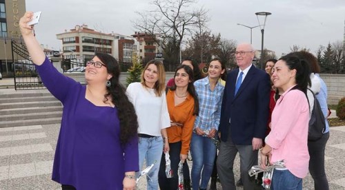 Başkan Kurt kadın gazetecilerle buluştu