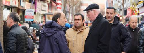 Başkan Kurt’tan cadde esnafına ziyaret: Görüşler yol gösterici olacak