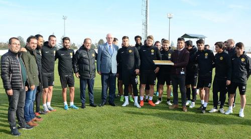 Başkan Kurt'tan ES ES'e moral ziyareti