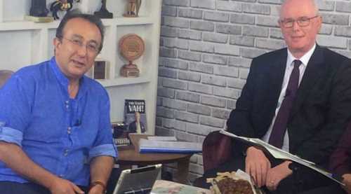 Başkan Kurt’tan Genco Erkal’a destek