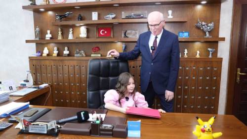 Başkan Kurt’un makamı 23 Nisan’da çocukların oldu!