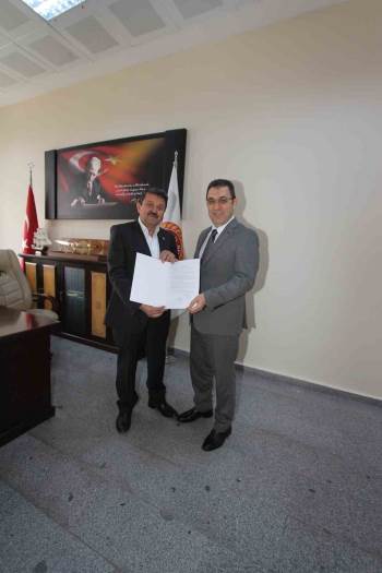 Başkan Muammer Özcura: "Araç Parkımıza 8 Kamyon Daha Katıyoruz"
